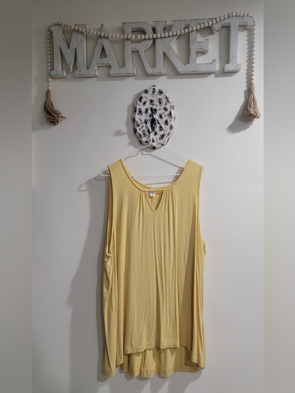 Old Navy Pale Yellow Ribbed Keyhole Tank